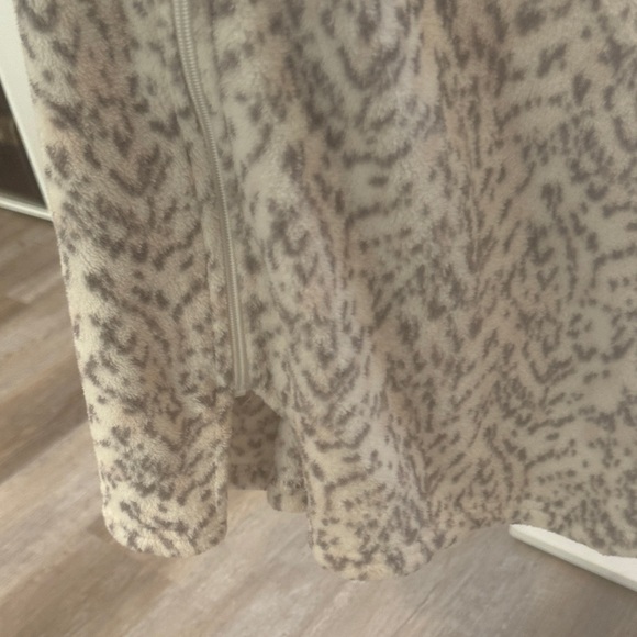 Elegant Cream Patterned Women's Robe - Picture 5 of 6